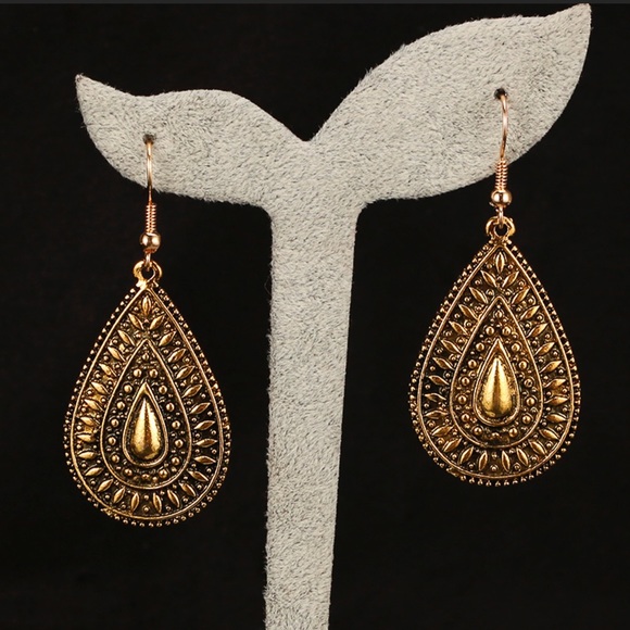 2/$20! Gold Boho Teardrop Earrings - Picture 4 of 7
